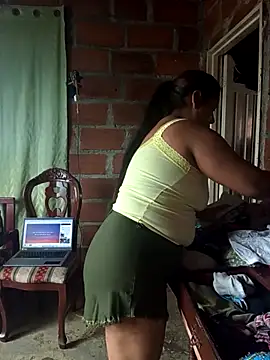 saritaloveyi online show from April 13, 2026, 3:49 pm