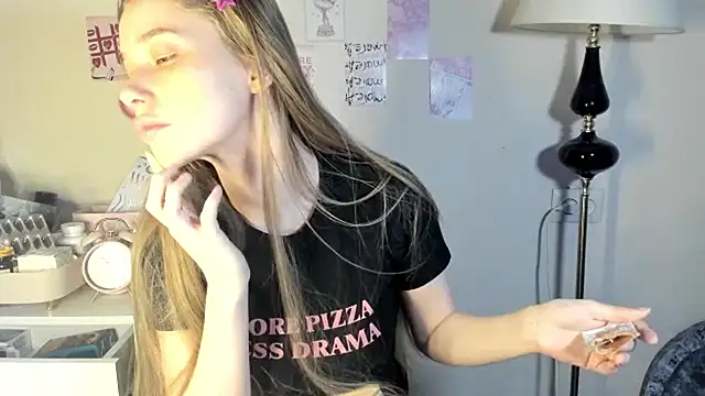 chloesweetbby online show from April 5, 2026, 1:51 pm