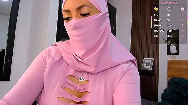 Nailea   online show from April 7, 2026, 2:02 am