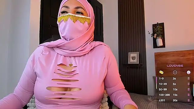 Nailea   online show from April 12, 2026, 3:21 am