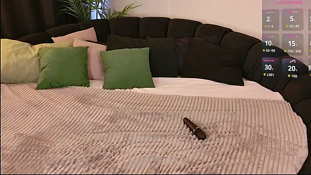 Lilly Eyes online show from April 10, 2026, 1:29 pm