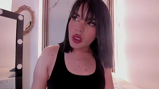 GlossyBratz online show from April 15, 2026, 8:09 pm