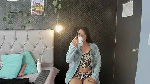 Snapshot of Angela_Basseth chatting on May 25, 2026, 9:02 pm Angela Basseth online show from May 25, 2026, 9:02 pm