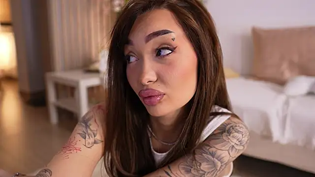 SashaFererra online show from April 9, 2026, 8:15 pm