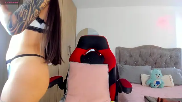 Snapshot of mia_adamsxx chatting on June 11, 2026, 8:17 pm mia adamsxx online show from June 11, 2026, 8:17 pm