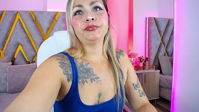 ElizabethJohnson  online show from April 13, 2026, 1:15 pm