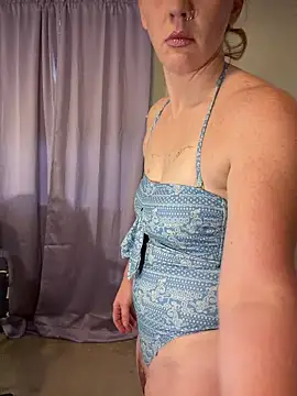 RoxyRedXO12 online show from April 14, 2026, 5:51 pm