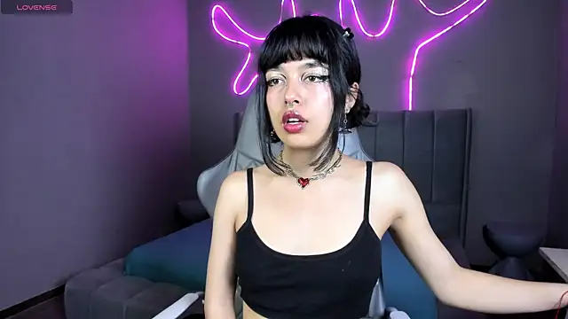 Saphyralux online show from April 9, 2026, 9:54 pm