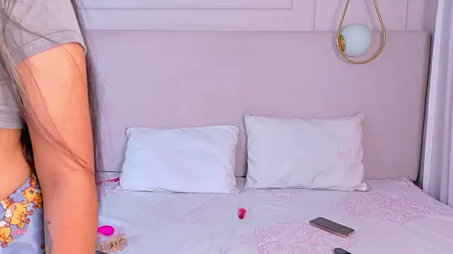 ThalianaRosse online show from April 10, 2026, 3:24 am