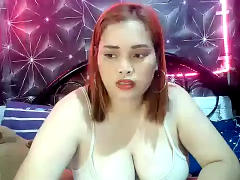 Snapshot of Hugeboobies69 chatting on June 27, 2026, 4:24 pm Hugeboobies69 online show from June 27, 2026, 4:24 pm