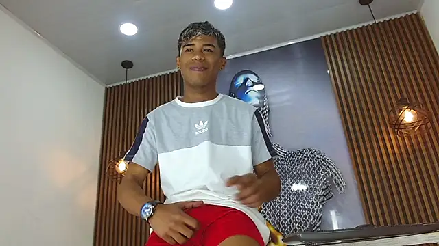 LuckyBluex online show from April 11, 2026, 12:42 pm