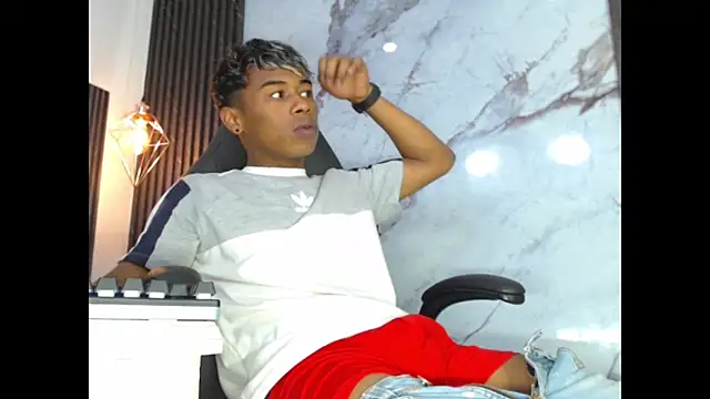 LuckyBluex online show from April 14, 2026, 11:59 am