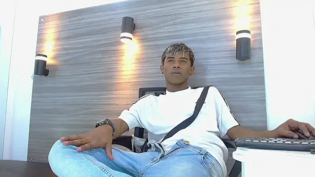 LuckyBluex online show from March 30, 2026, 3:41 am