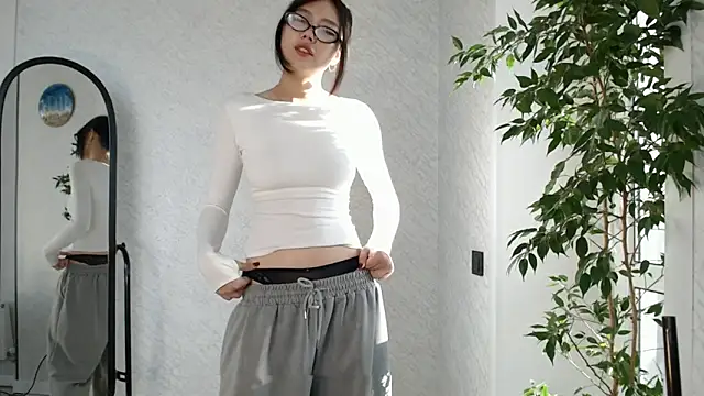 SecretTiny online show from April 8, 2026, 2:02 am