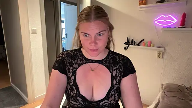 Snapshot of SexyBlondJoanna-Exclusief chatting on May 16, 2026, 10:25 am SexyBlondJoanna-Exclusief online show from May 16, 2026, 10:25 am