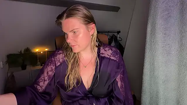 Snapshot of SexyBlondJoanna-Exclusief chatting on May 20, 2026, 10:01 am SexyBlondJoanna-Exclusief online show from May 20, 2026, 10:01 am