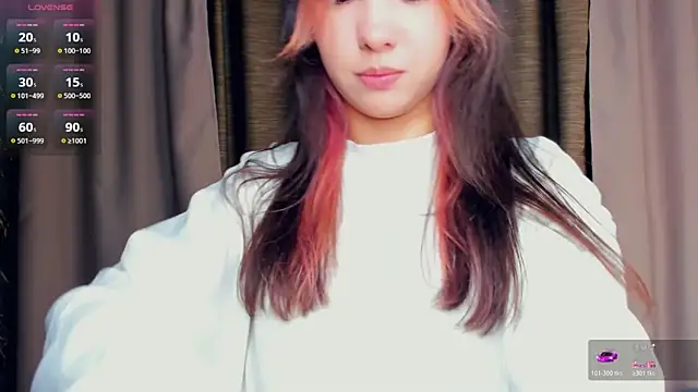 EnolaNewand online show from April 16, 2026, 9:39 pm