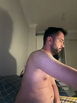 Arin21201 online show from April 15, 2026, 8:42 pm