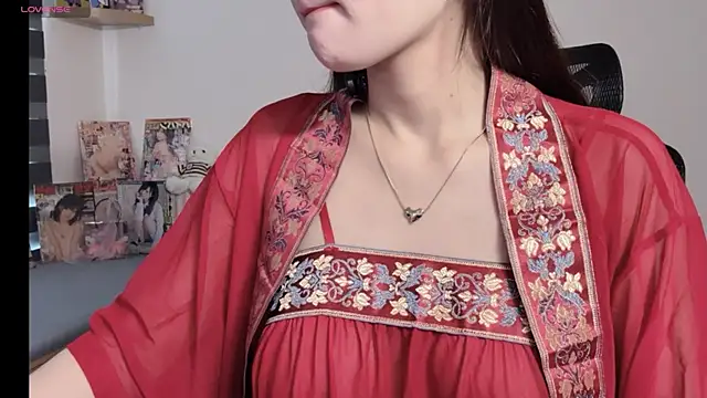 Reina Sweet online show from May 6, 2026, 4:05 am