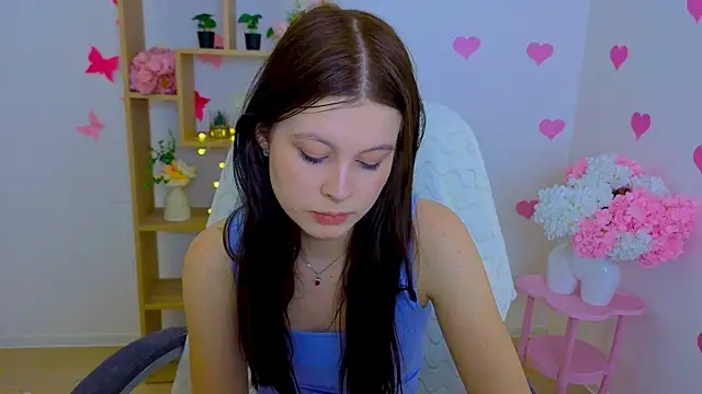 EvaOnyx online show from April 15, 2026, 11:05 am