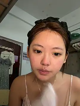 zhuzhu8023 online show from April 15, 2026, 1:26 pm