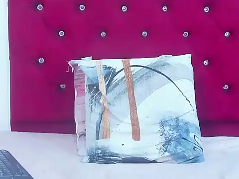 Aleja Rous online show from April 5, 2026, 1:23 am