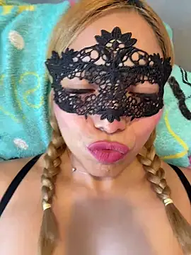 Snapshot of Maddyloveee chatting on April 25, 2026, 6:27 pm Maddyloveee online show from April 25, 2026, 6:27 pm