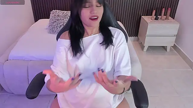 MILLYEVANS1 online show from April 13, 2026, 2:48 am