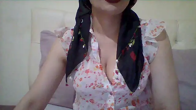 Snapshot of busex25 chatting on June 18, 2026, 9:31 pm busex25 online show from June 18, 2026, 9:31 pm