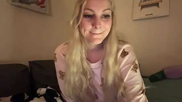 LoveAliceXXX online show from April 7, 2026, 7:04 pm