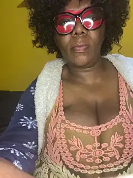 BoobsQueeen online show from June 14, 2026, 11:50 pm