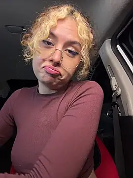 Amber-fire online show from April 17, 2026, 3:31 am