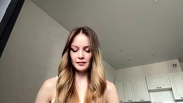 MaryManchitto online show from April 14, 2026, 5:45 am