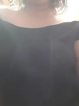 Amalianoir online show from April 12, 2026, 8:01 pm