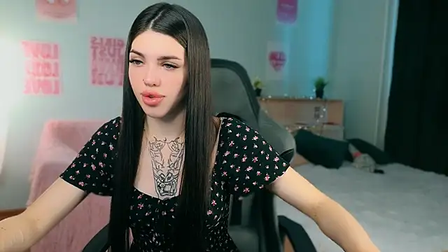 Snapshot of molly_rettyy chatting on June 25, 2026, 4:32 am molly rettyy online show from June 25, 2026, 4:32 am