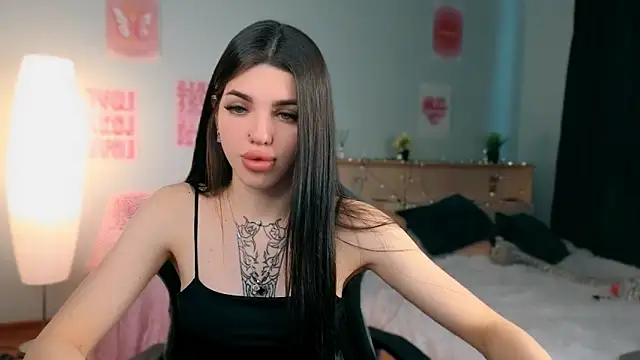 Snapshot of molly_rettyy chatting on June 8, 2026, 4:02 am molly rettyy online show from June 8, 2026, 4:02 am