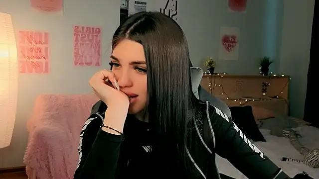 molly rettyy online show from April 12, 2026, 4:27 am