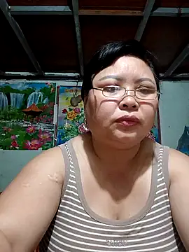 Snapshot of Monglan-c chatting on May 7, 2026, 3:22 am Monglan-c online show from May 7, 2026, 3:22 am