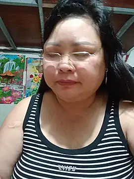 Snapshot of Monglan-c chatting on May 24, 2026, 11:04 pm Monglan-c online show from May 24, 2026, 11:04 pm