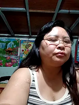 Snapshot of Monglan-c chatting on May 4, 2026, 1:14 pm Monglan-c online show from May 4, 2026, 1:14 pm