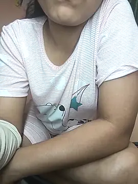 Curvy Sanaya online show from April 3, 2026, 6:58 pm