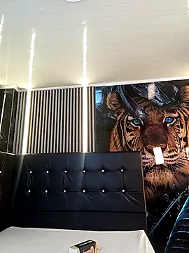 Lola Starr online show from April 17, 2026, 4:04 am