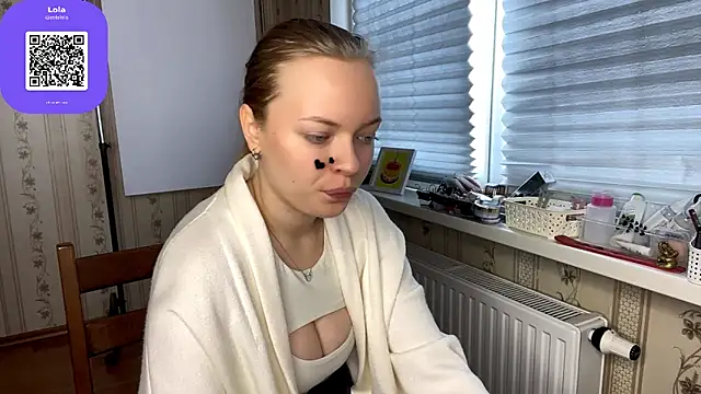 LolaZola online show from April 12, 2026, 9:01 am