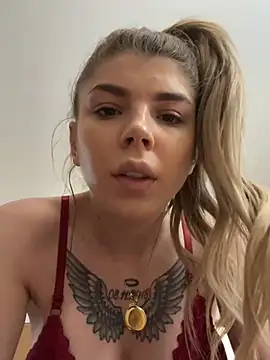 Snapshot of AishaDiamond chatting on April 2, 2026, 4:08 am AishaDiamond online show from April 2, 2026, 4:08 am