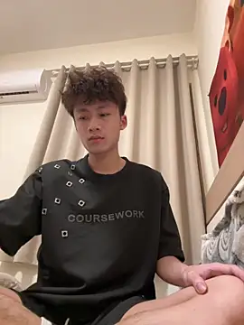 sexyboy-3525 online show from April 5, 2026, 2:24 pm