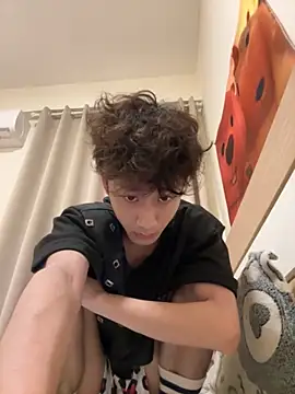 sexyboy-3525 online show from April 16, 2026, 1:12 pm