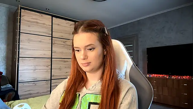 FoxyEmma online show from April 14, 2026, 12:10 pm