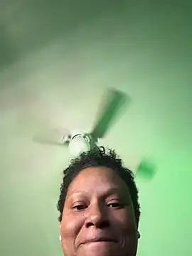 Sweetie8582 online show from April 20, 2026, 10:44 pm