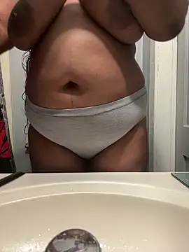 Sweetie8582 online show from April 21, 2026, 6:42 am