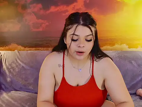 MadyMoan online show from April 15, 2026, 5:46 am